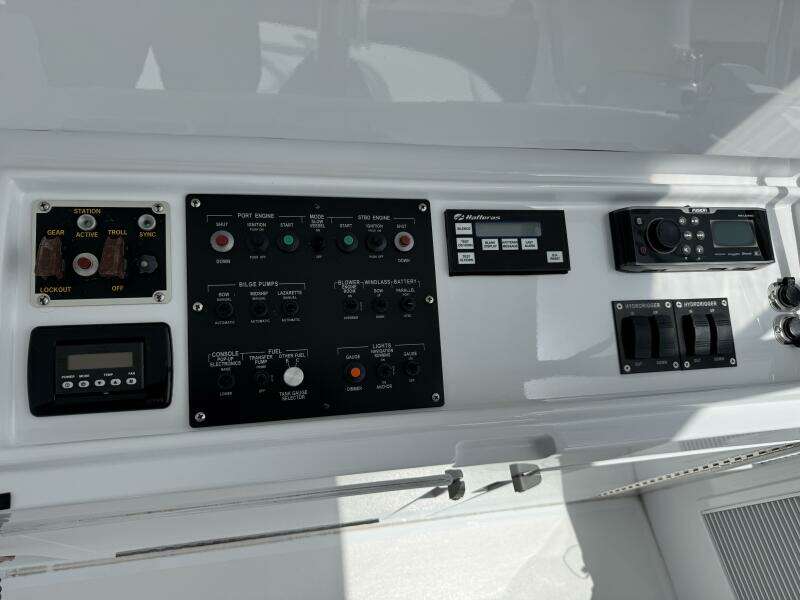 2004 Hatteras 60 Convertible