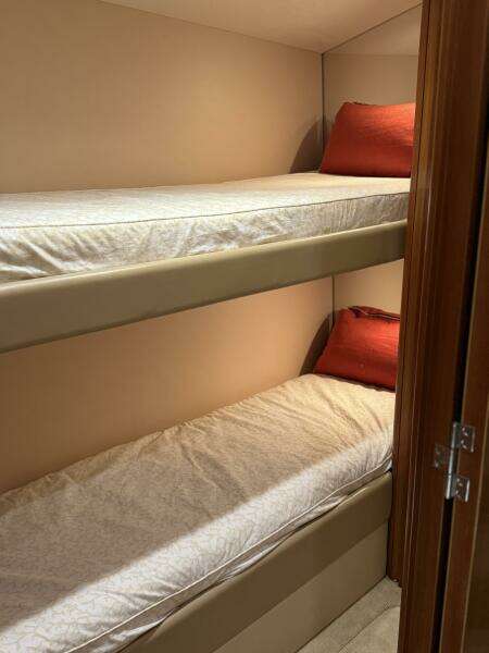 2004 Hatteras 60 Convertible