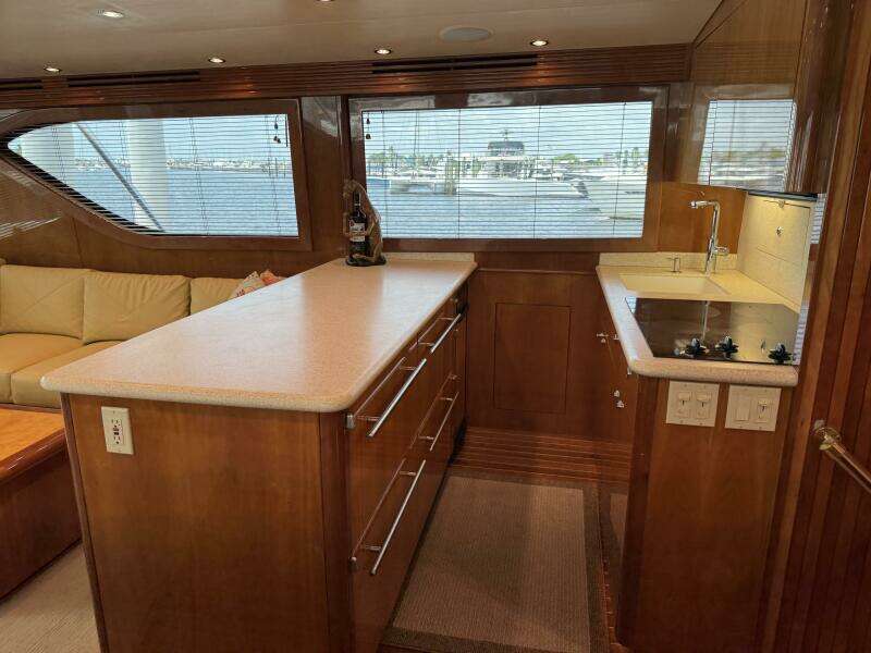 2004 Hatteras 60 Convertible