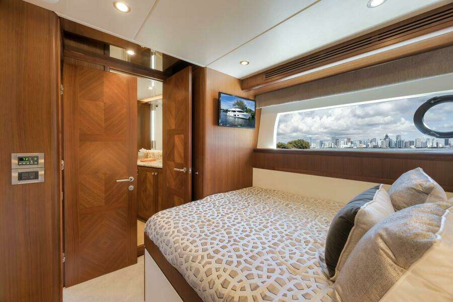 2017 Ocean Alexander 85