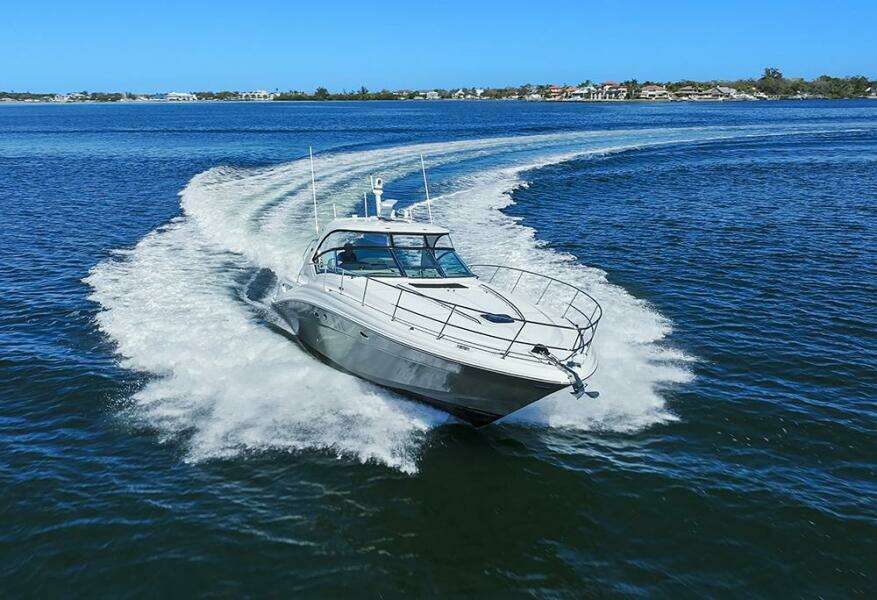 2006 Sea Ray 44 Sundancer underway