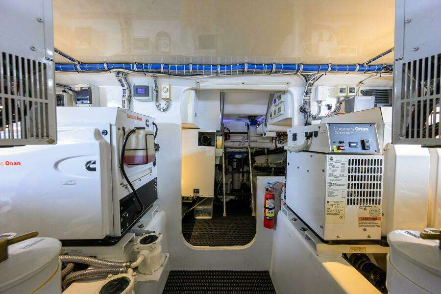 Hatteras 63 Reelin N Dealin - Engine Room