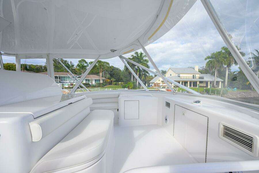 Hatteras 63 Reelin N Dealin - Exterior Flybridge