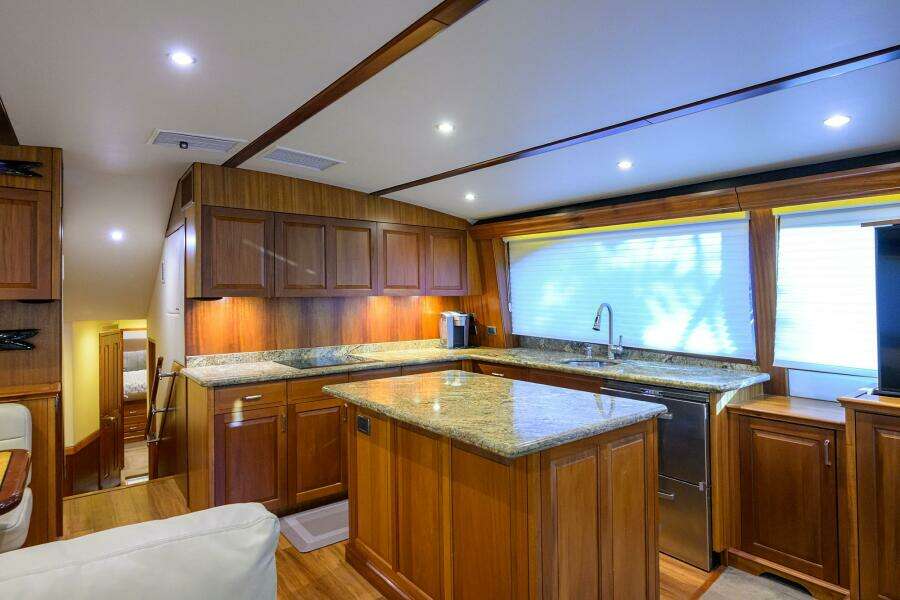 Hatteras 63 Reelin N Dealin - Interior Galley
