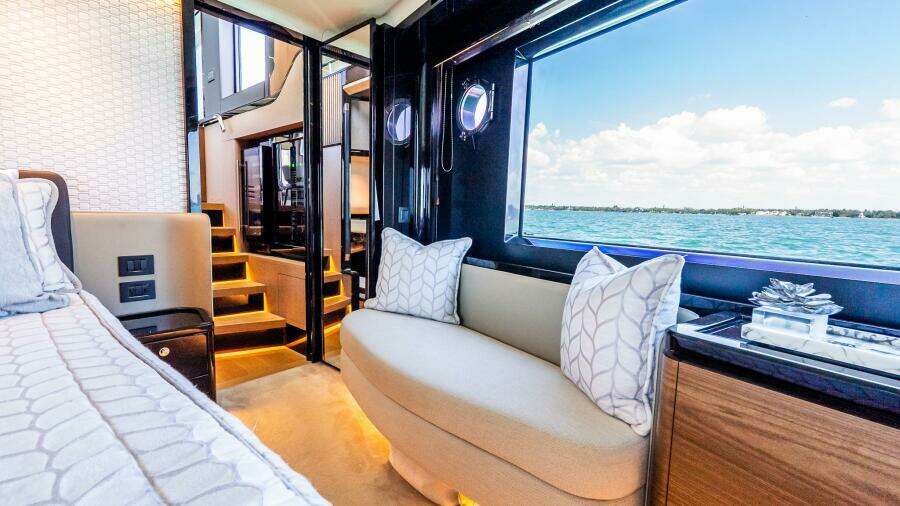 2022 Absolute 64 Navetta