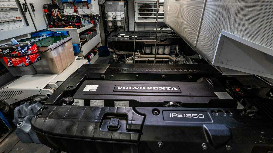 2022 Absolute 64 Navetta