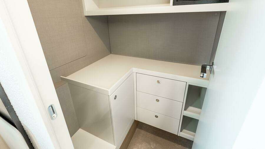 2022 Absolute 64 Navetta