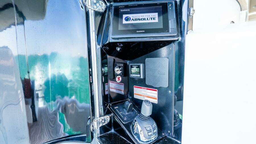 2022 Absolute 64 Navetta