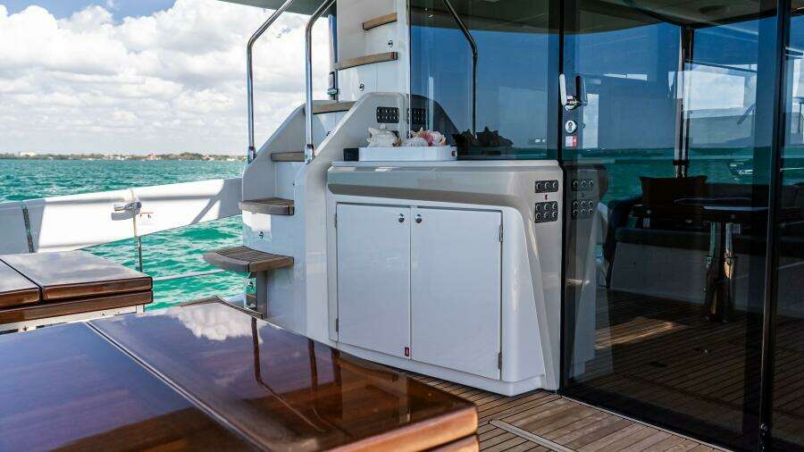 2022 Absolute 64 Navetta