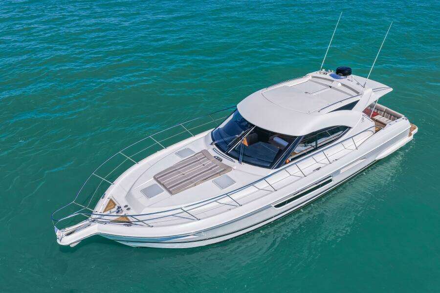 2016 Riviera 5000 Sport Yacht