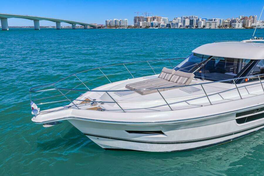 2016 Riviera 5000 Sport Yacht