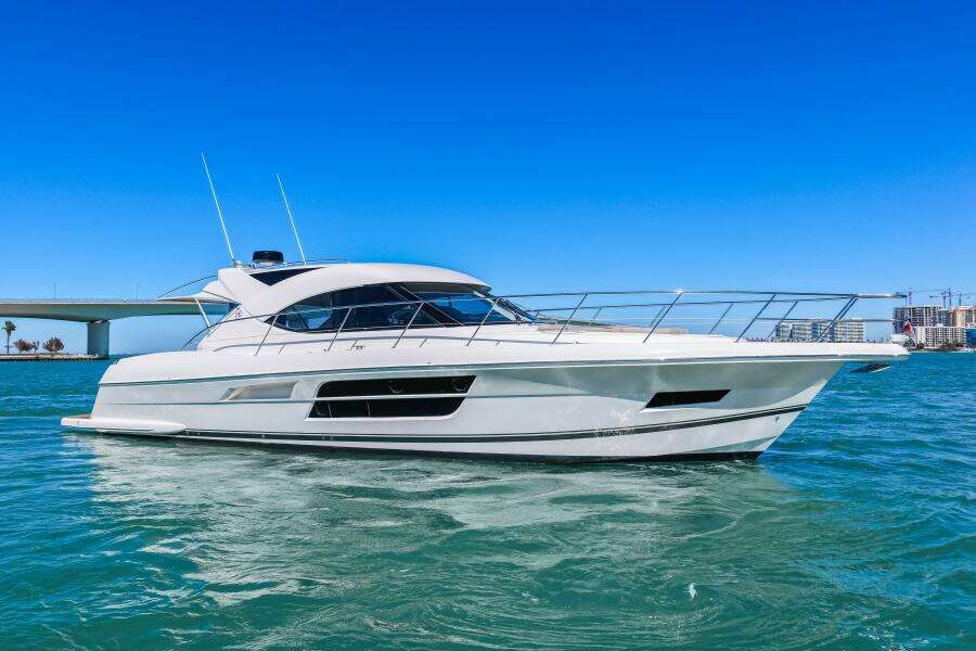 2016 Riviera 5000 Sport Yacht