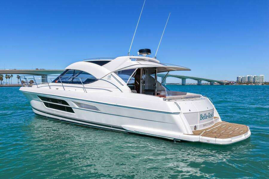 2016 Riviera 5000 Sport Yacht