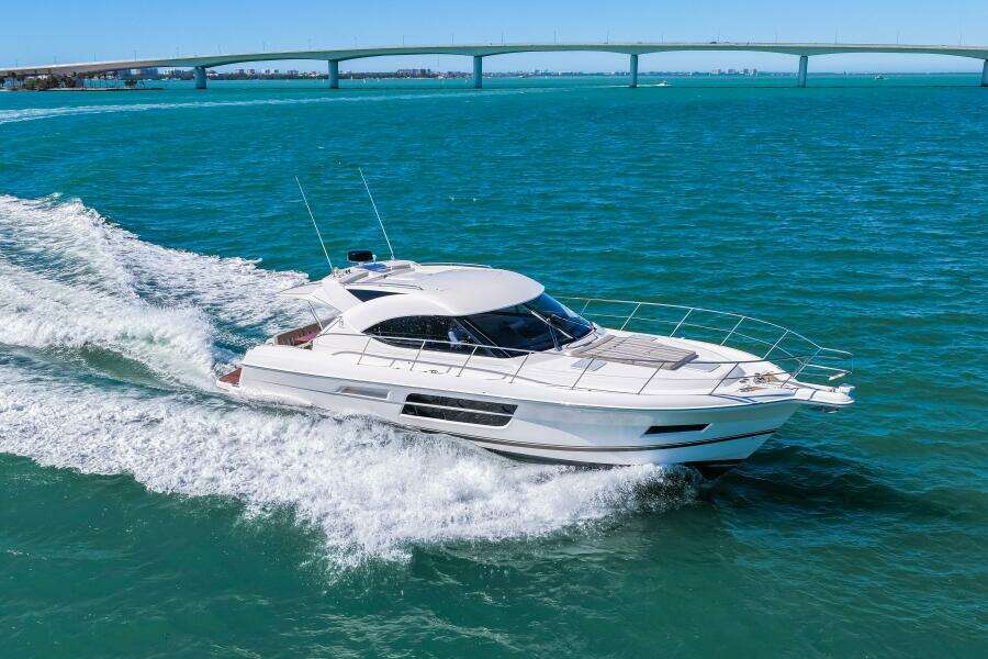 2016 Riviera 5000 Sport Yacht