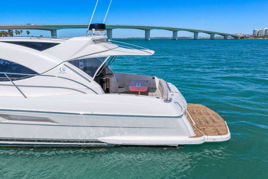 2016 Riviera 5000 Sport Yacht