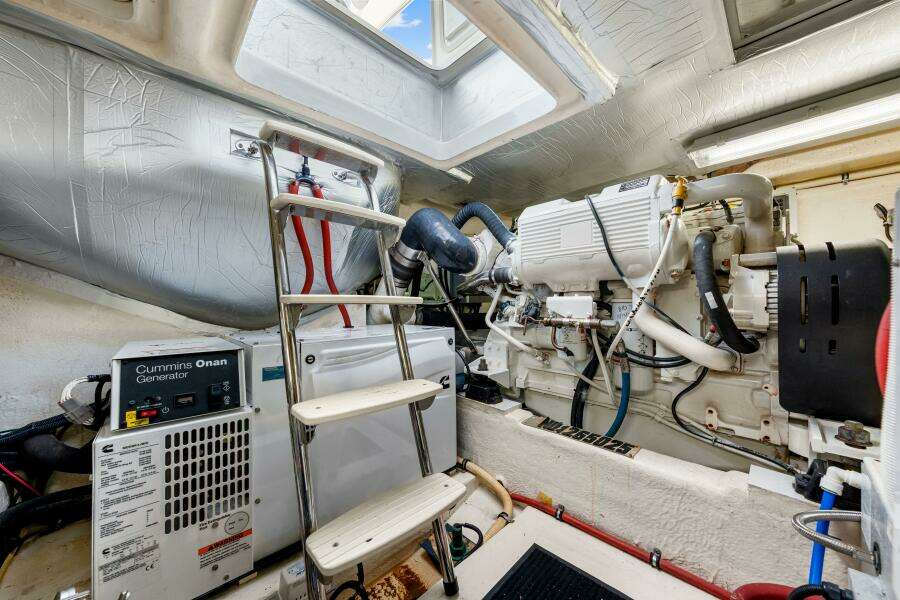 2016 Riviera 5000 Sport Yacht