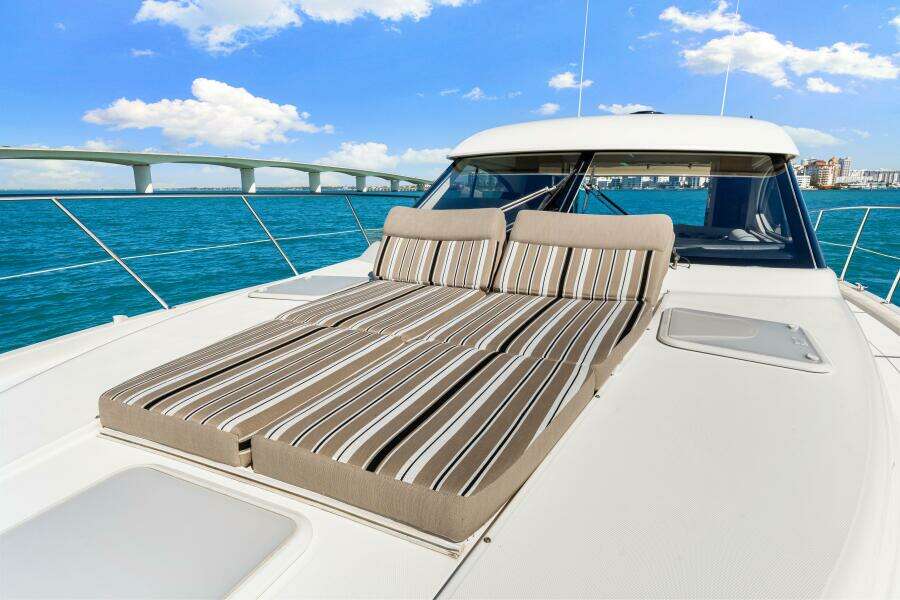 2016 Riviera 5000 Sport Yacht