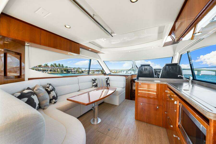 2016 Riviera 5000 Sport Yacht