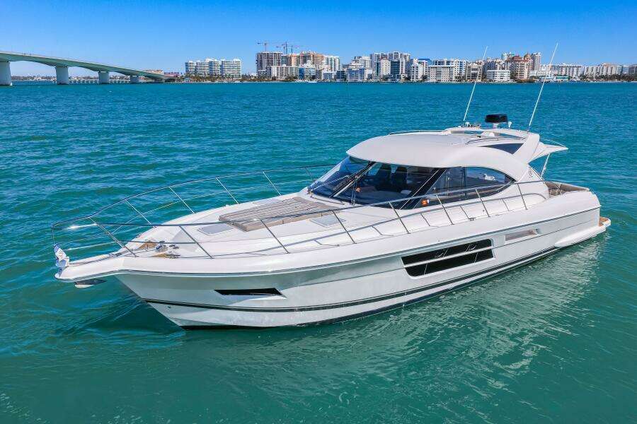 2016 Riviera 5000 Sport Yacht