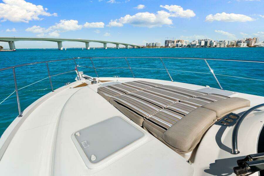 2016 Riviera 5000 Sport Yacht