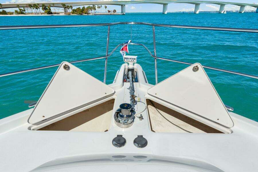 2016 Riviera 5000 Sport Yacht