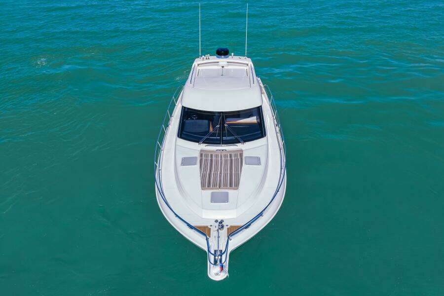2016 Riviera 5000 Sport Yacht