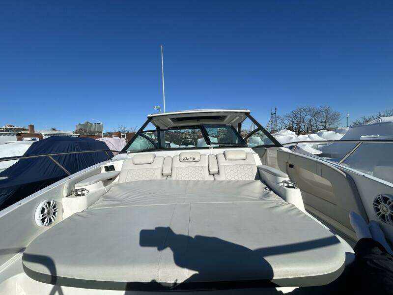 2021 Sea Ray 320 Sundancer
