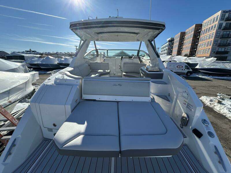 2021 Sea Ray 320 Sundancer