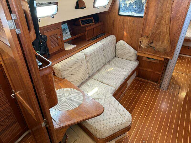 1999 Island Packet 380