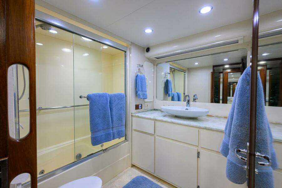 1991 Hatteras 78 Cockpit Motor Yacht