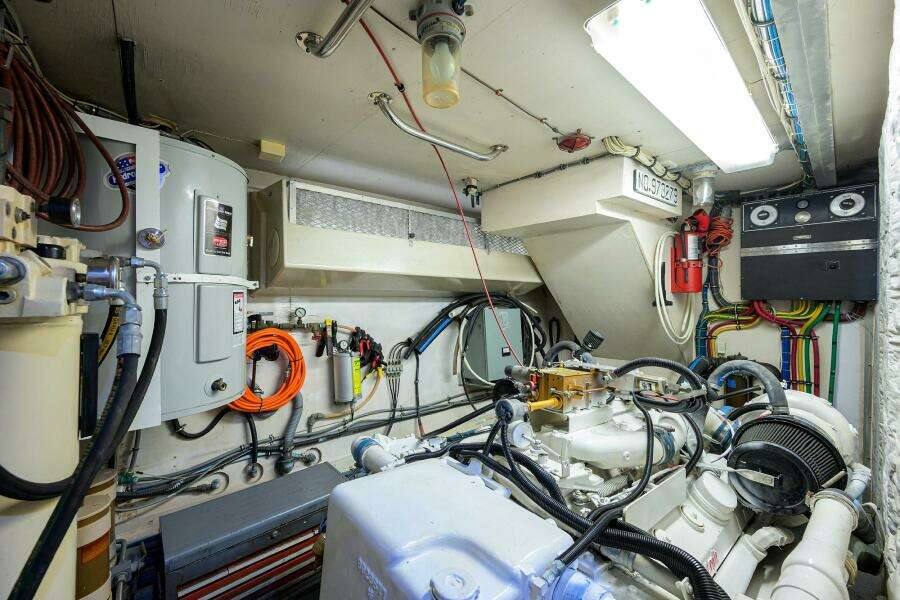 1991 Hatteras 78 Cockpit Motor Yacht