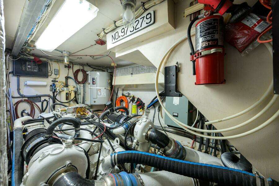 1991 Hatteras 78 Cockpit Motor Yacht