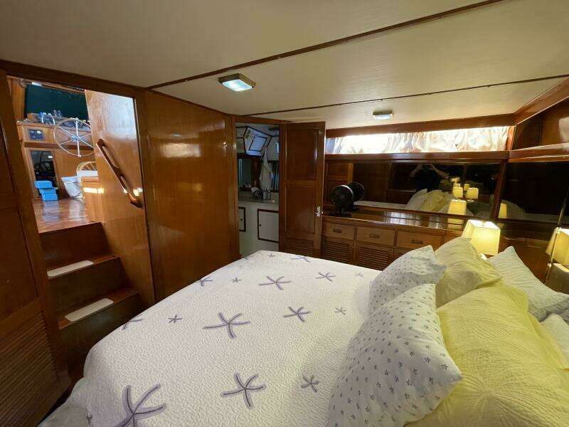 1987 Heritage East 40 Sundeck