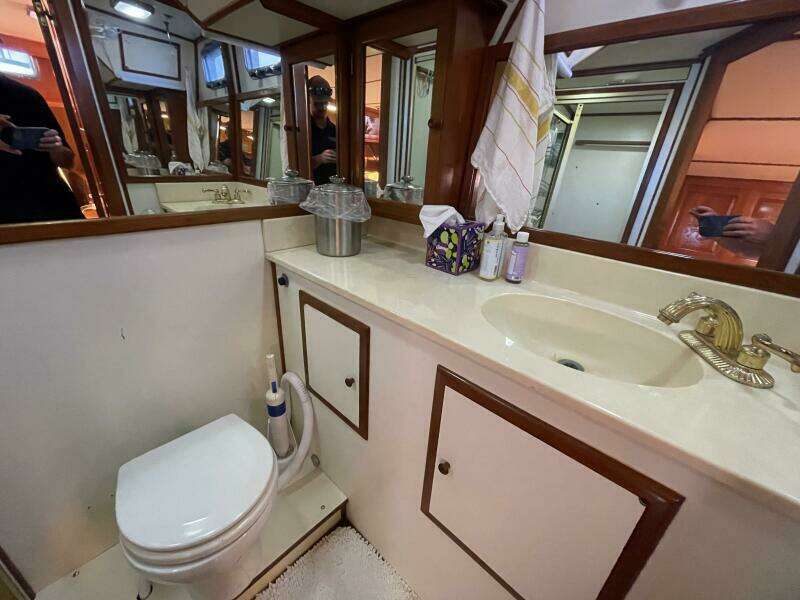 1987 Heritage East 40 Sundeck