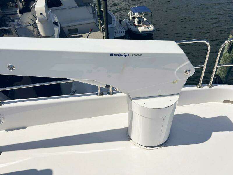 KRISTIN LEE 75’ - Flybridge Davit - Marquit 1500