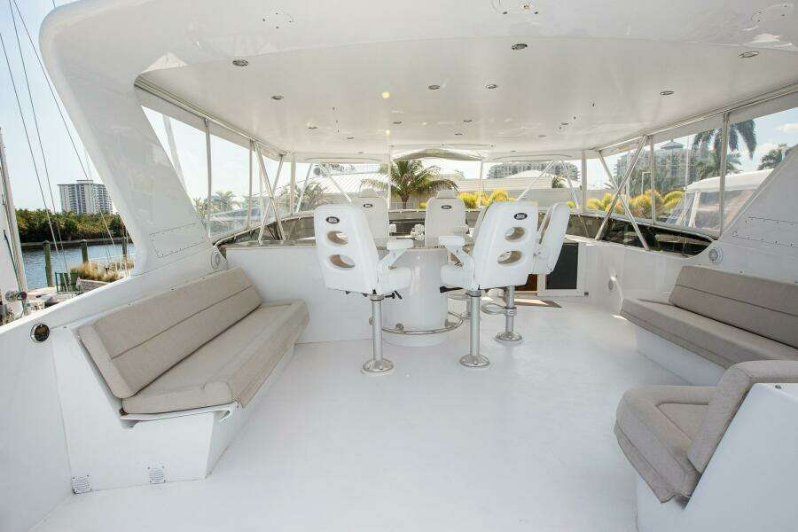 KRISTIN LEE 75’ - Flybridge Seating Area and Bar