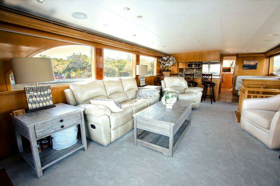 KRISTIN LEE 75’ - Main Deck Salin