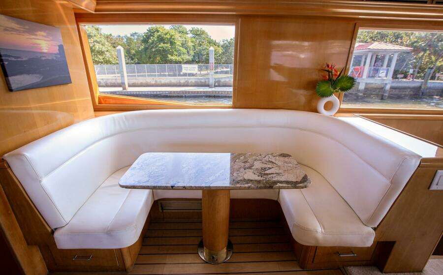 KRISTIN LEE 75’ - Main Deck Dining Area