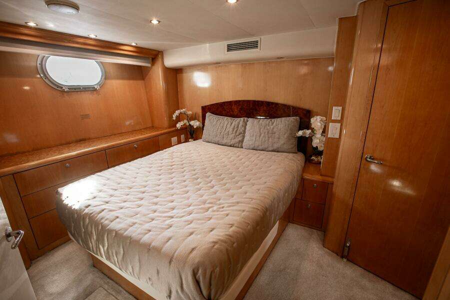 KRISTIN LEE 75’ - Lower Deck VIP Guest Stateroom