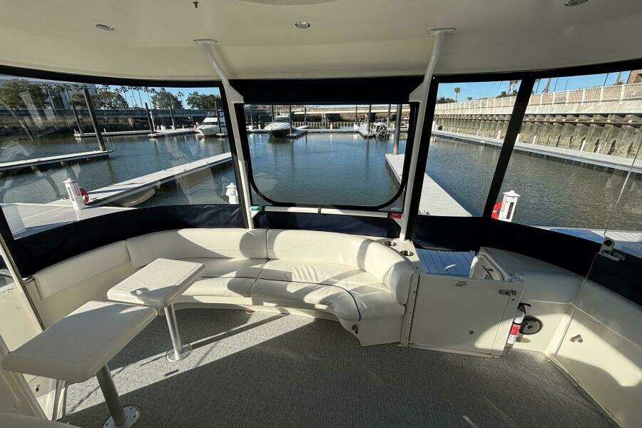 2005 Cruisers Yachts 455 Express Motor Yacht