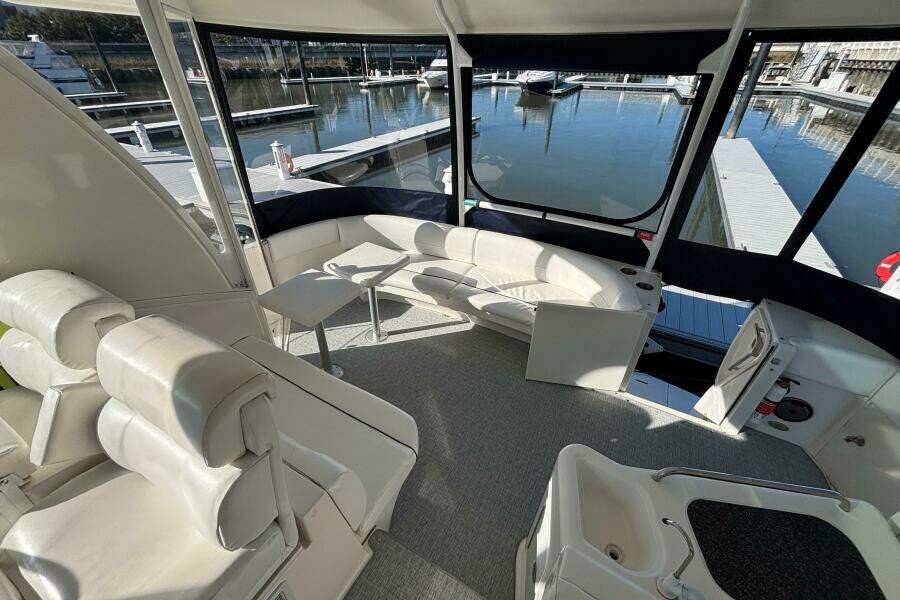 2005 Cruisers Yachts 455 Express Motor Yacht