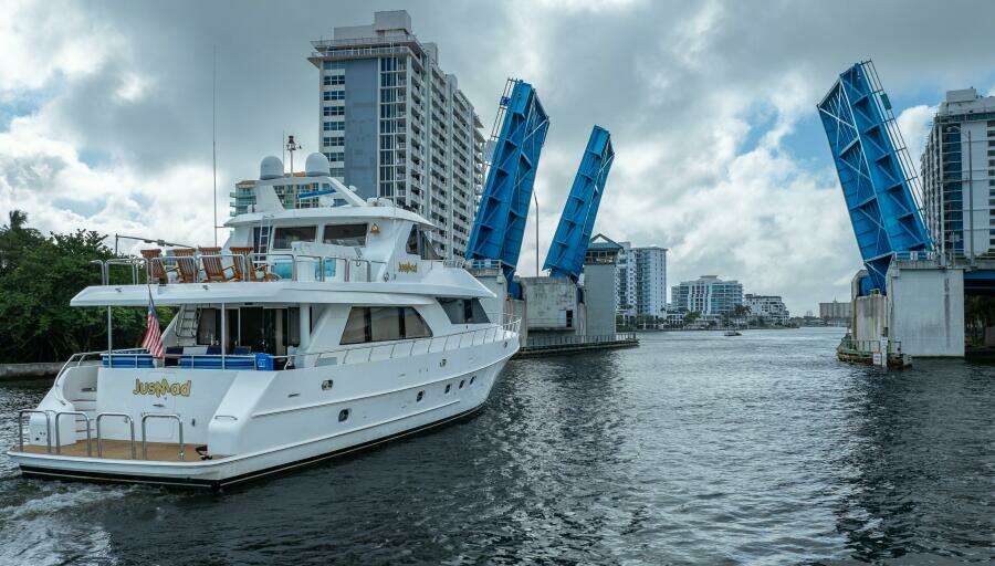 2005 Ocean Alexander 