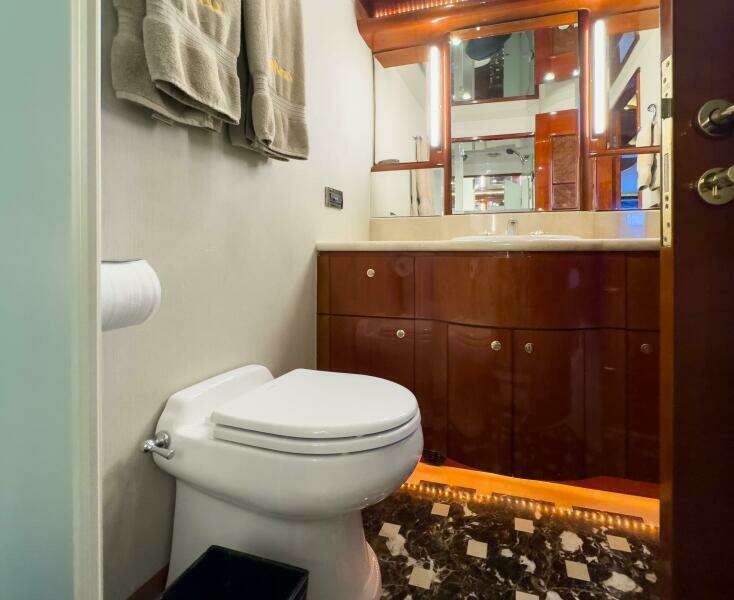 2005 Ocean Alexander 