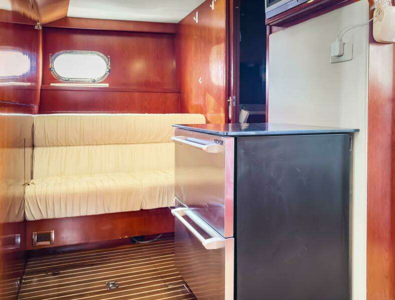 2005 Ocean Alexander 