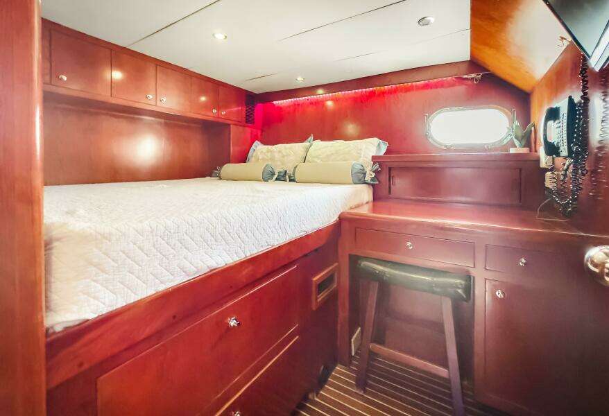 2005 Ocean Alexander 