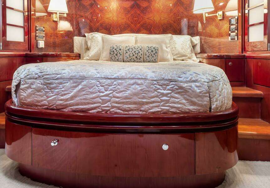 2005 Ocean Alexander 