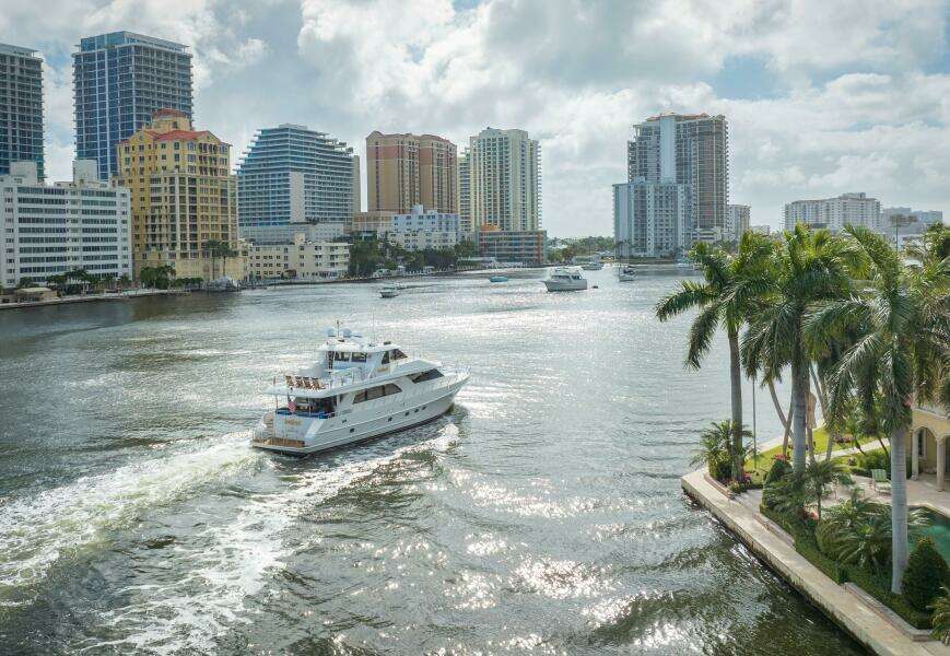 2005 Ocean Alexander 