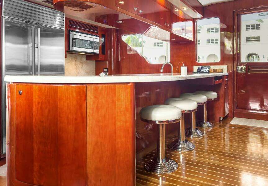 2005 Ocean Alexander 