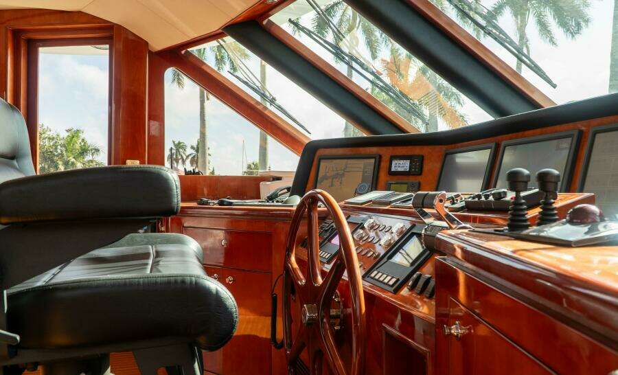 2005 Ocean Alexander 