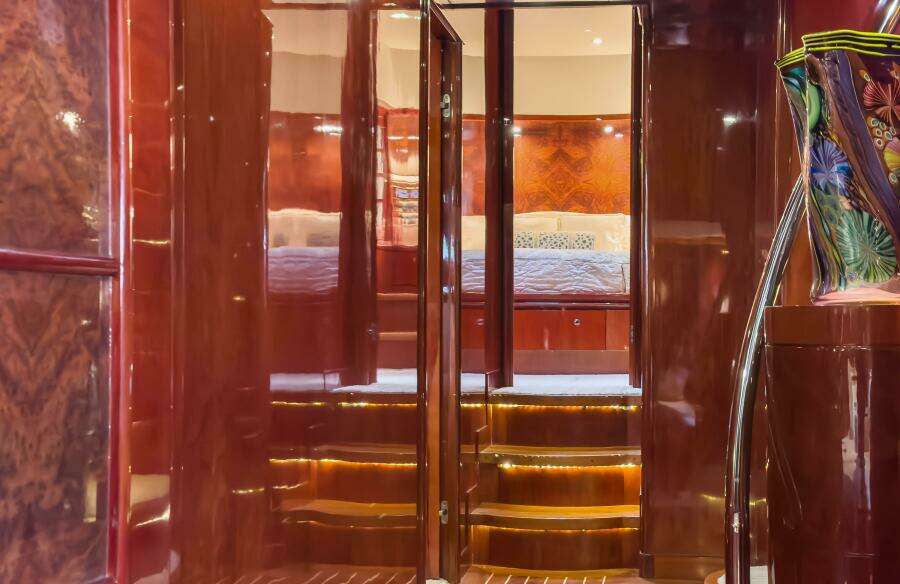 2005 Ocean Alexander 